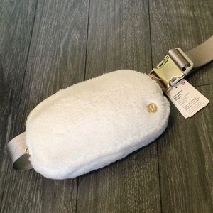 NWT Lululemon Everywhere Fleece Belt Bag Light Ivory White Sherpa TikTok